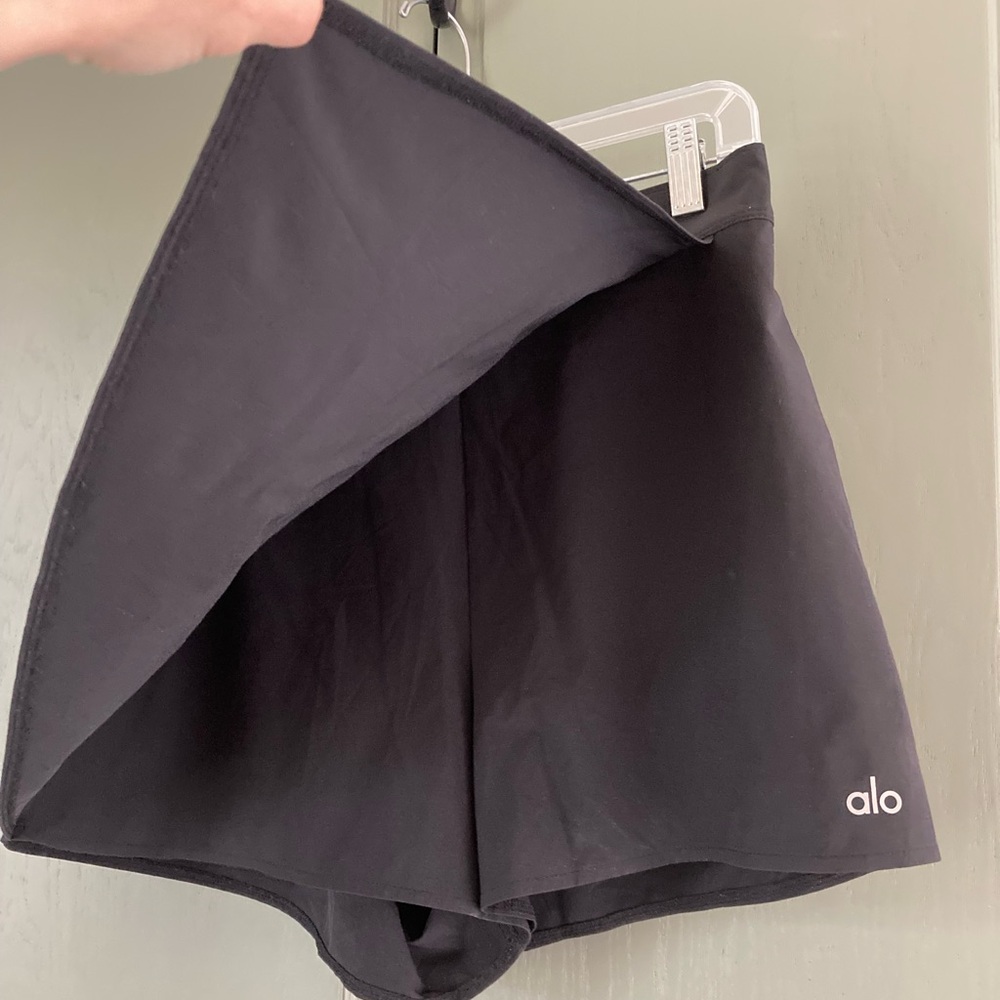 ALO Yoga Black Skort with Built-In Shorts - Picture 3 of 4
